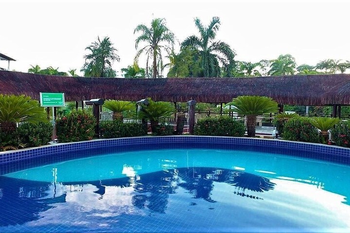 Pool 10 of 15