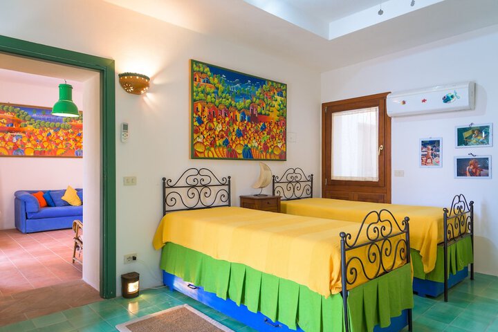 Room 6 of 24