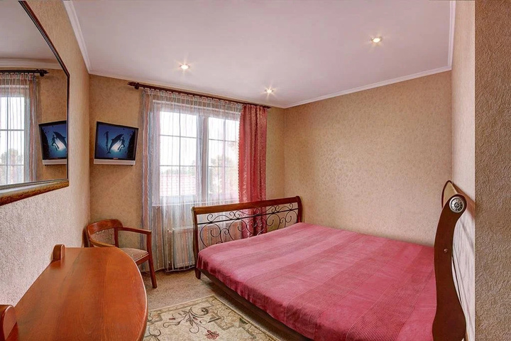 Room 6 of 11