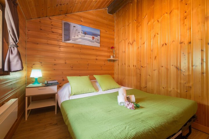 Room 5 of 18