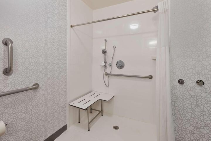 1 King Bed Accessible (22 of 26)