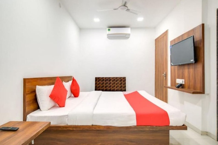 Room 4 of 7
