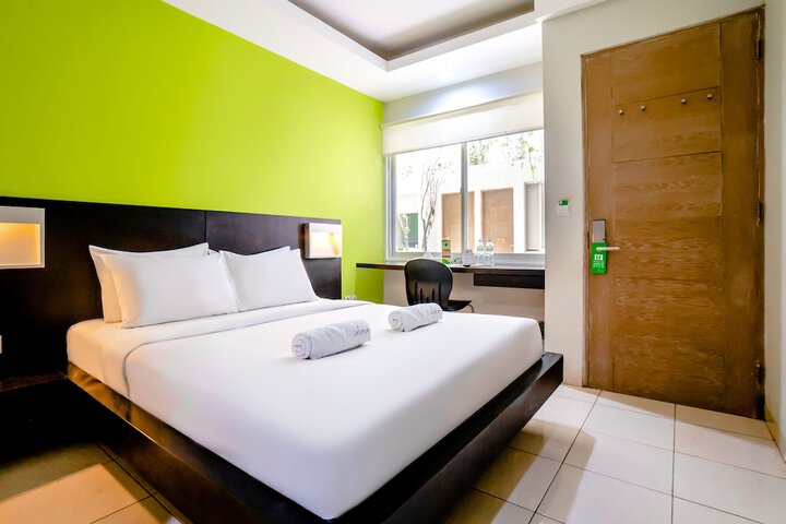 Room 2 of 25