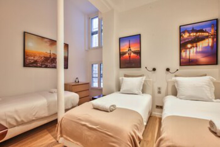 Room 10 of 11