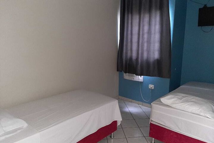 Room 25 of 37