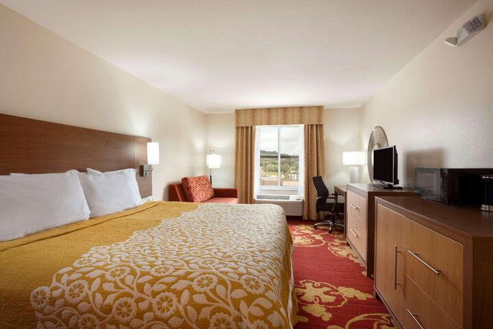 1 King Bed (10 of 20)