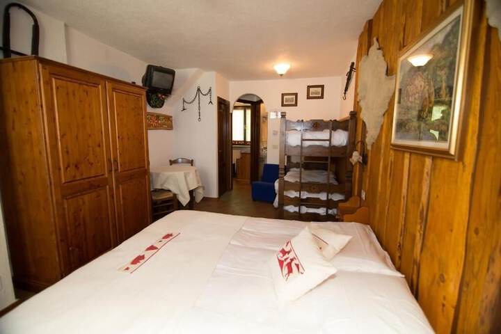 Room 15 of 34