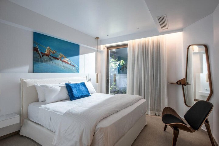 Room 11 of 35