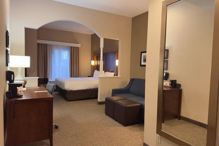 Room 35 of 77