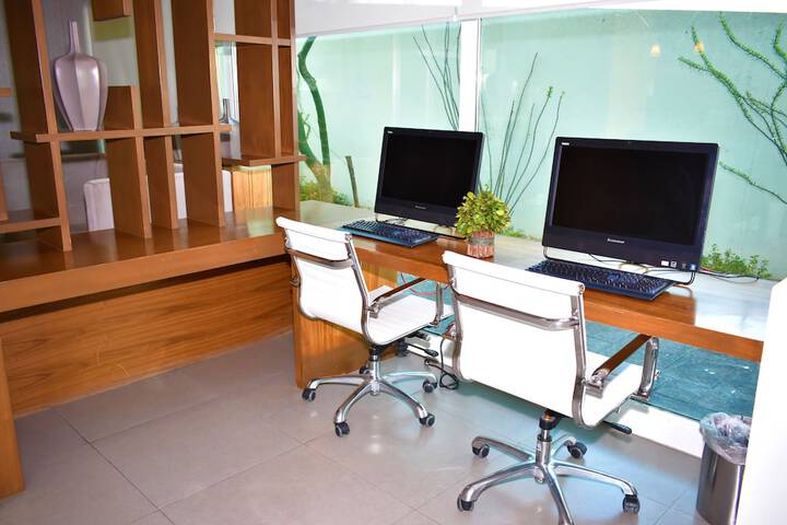 Business Center 80 of 86
