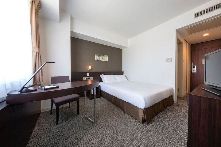 Room 18 of 38