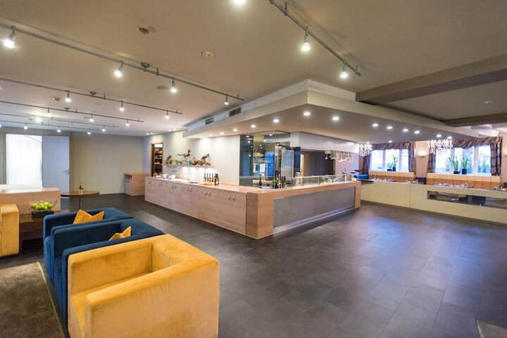 Guest Lobby