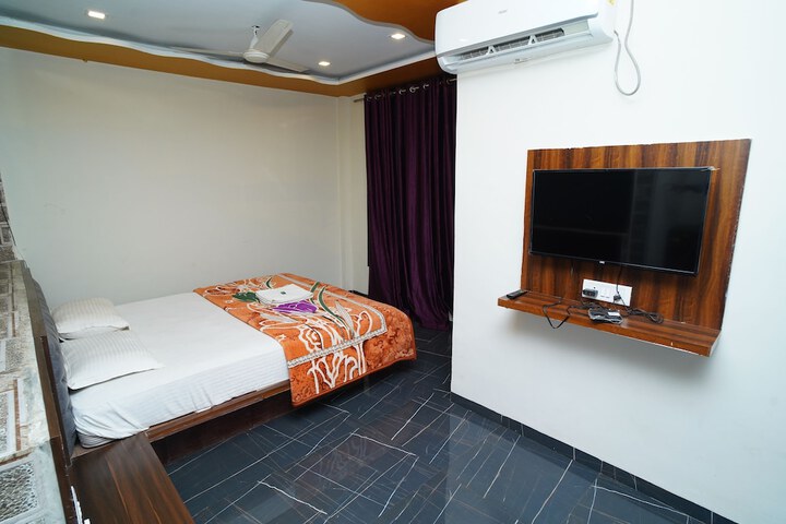 Room 10 of 31