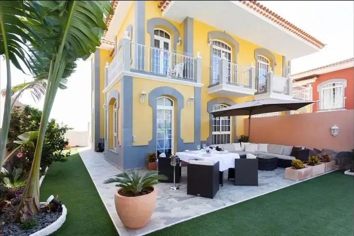 Dream Villa Heated Swimming Pool, Barbeque