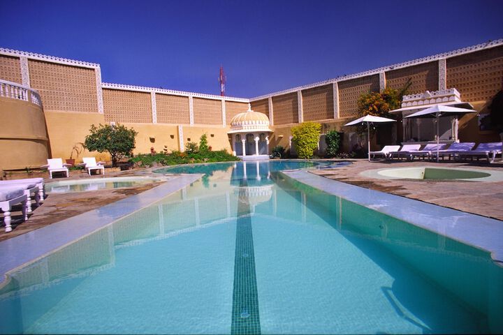 Pool 33 of 68