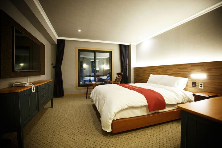 Room 3 of 32