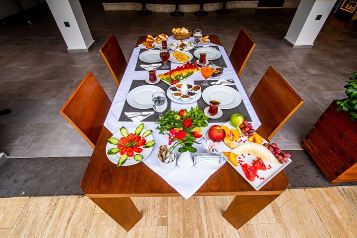 Dining 56 of 76