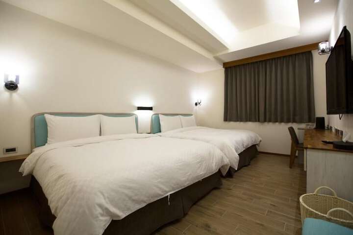 Room 8 of 34