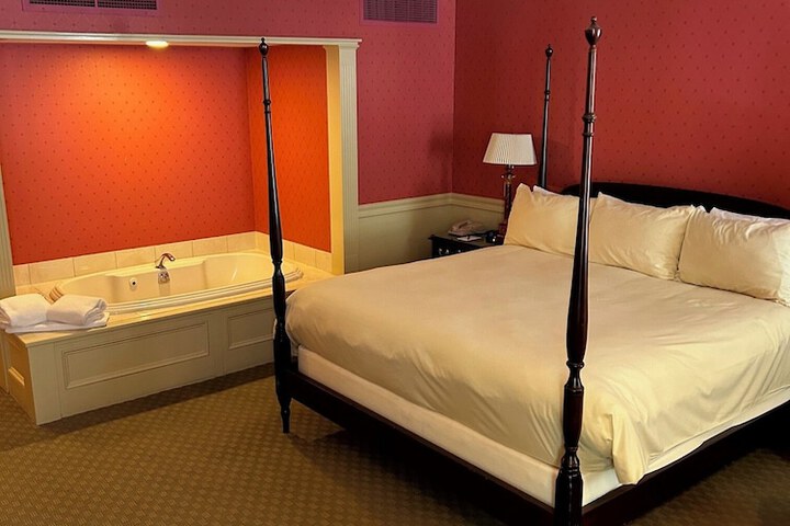 Room 16 of 60