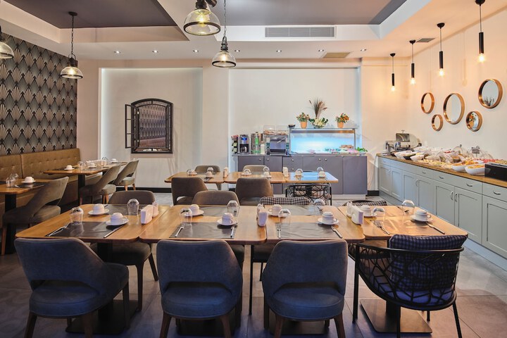 Dining 40 of 55