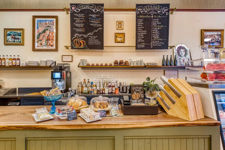 Breakfast/Coffee Service 105 of 130