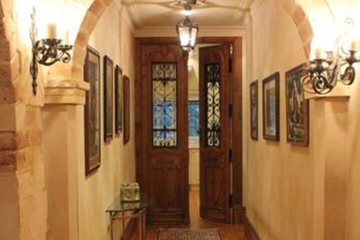 Ballroom/Hall 10 of 31