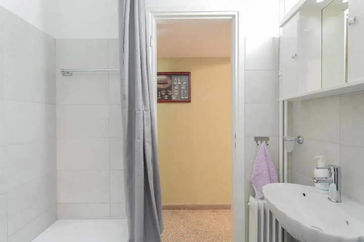 Room 9 of 14
