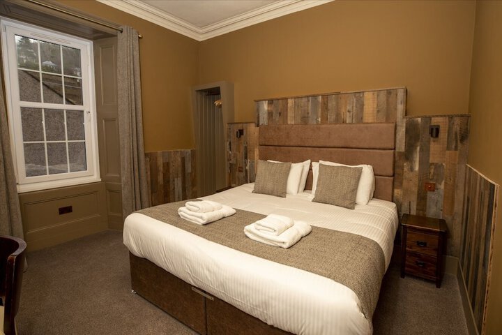 Room 7 of 42