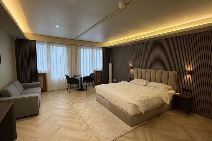 Room 3 of 33
