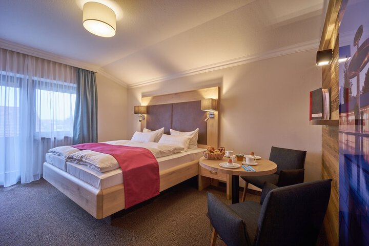 Room 9 of 28