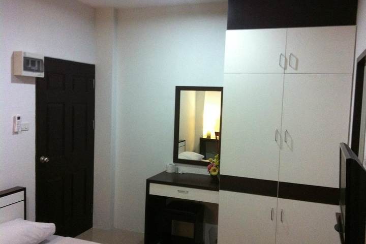 Room 6 of 35