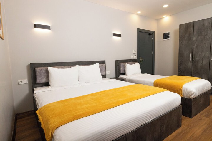 Room 3 of 25