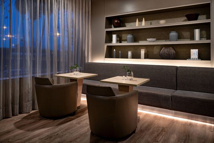 Lounge 29 of 36