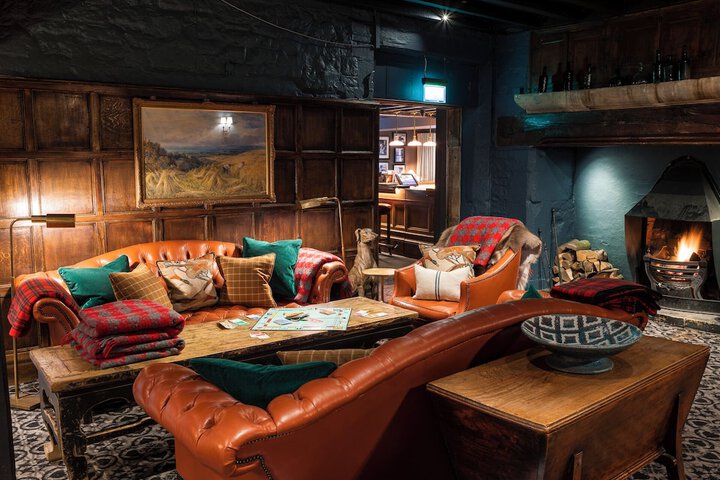 Lounge 152 of 160