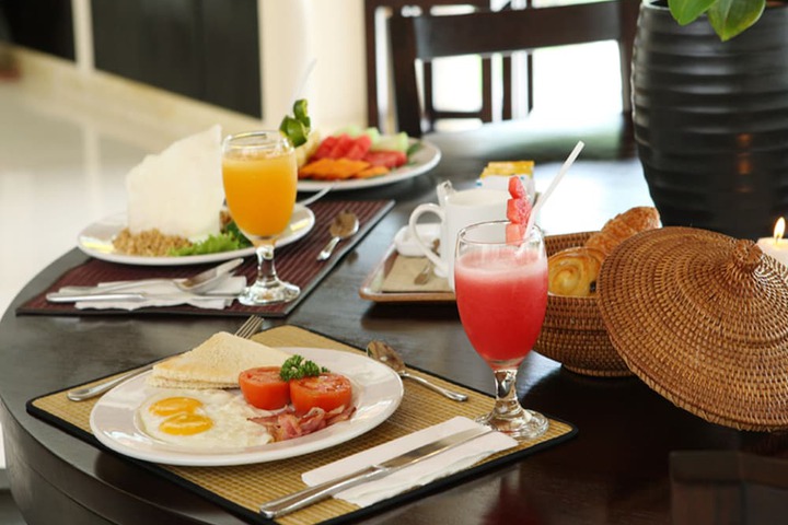 Breakfast/Coffee Service 28 of 34
