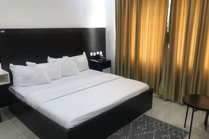 Room 13 of 66