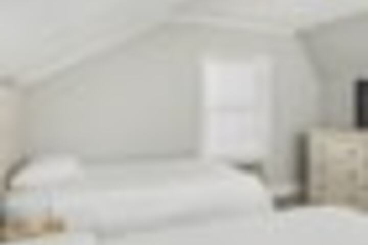 Room 296 of 984