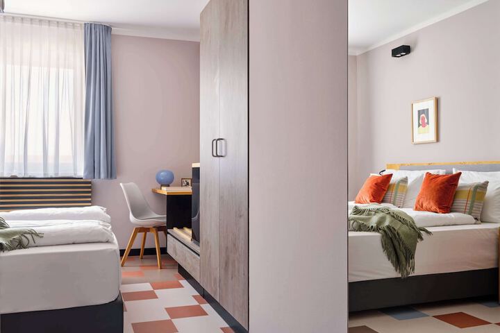 Room 25 of 84