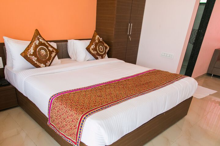 Room 14 of 18