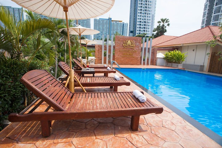 Pool Hotel