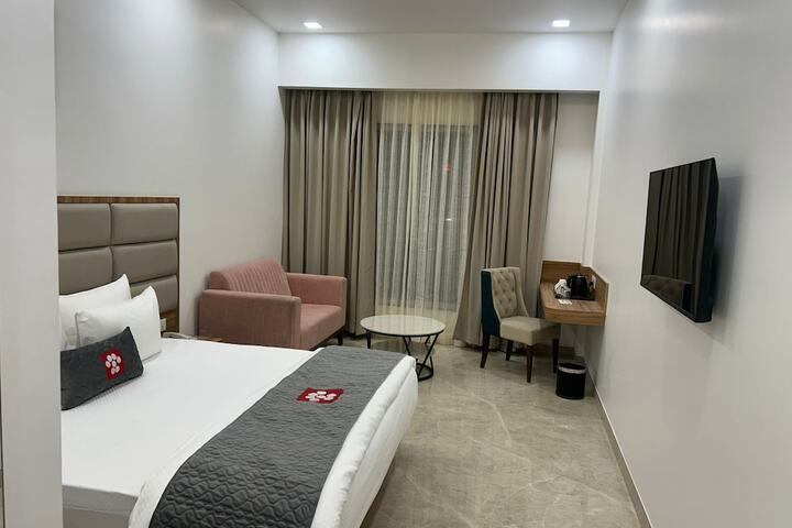 Room 5 of 13