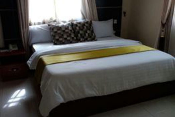 Room 17 of 41