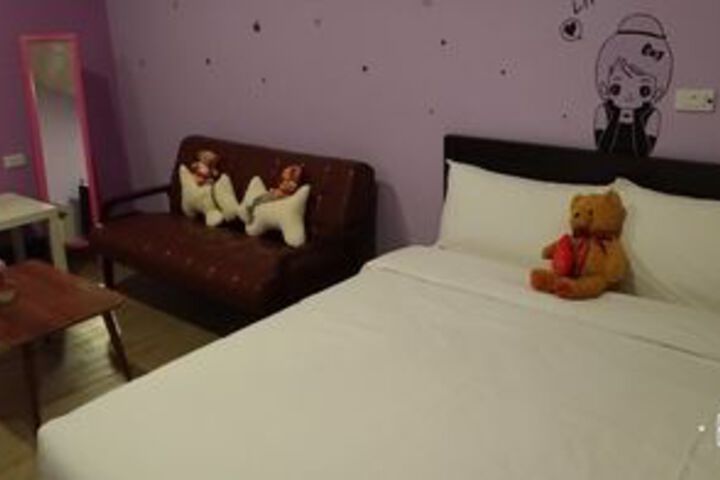 Room 10 of 16
