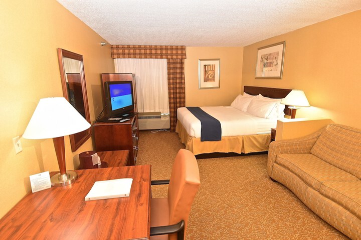 1 King Bed (8 of 19)