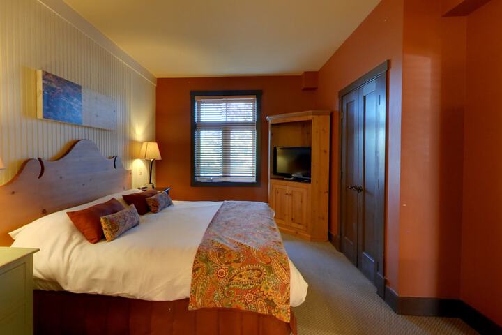 Room 14 of 102