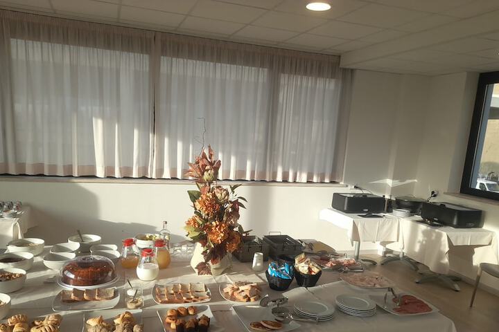 Dining 7 of 14
