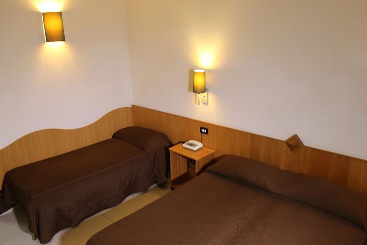 Room 13 of 40