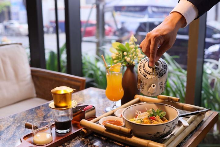Breakfast/Coffee Service 77 of 157