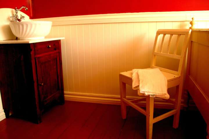 Room 16 of 43
