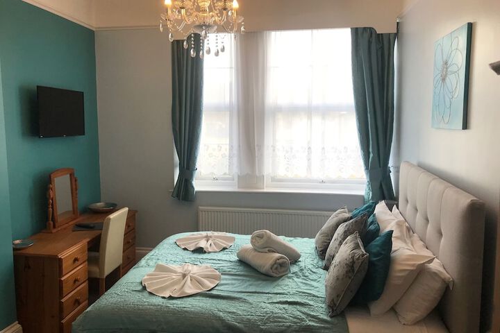 Room 5 of 40